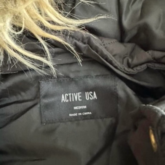 Active USA Black Quilted Vest with Faux Fur Hood - Picture 2 of 2